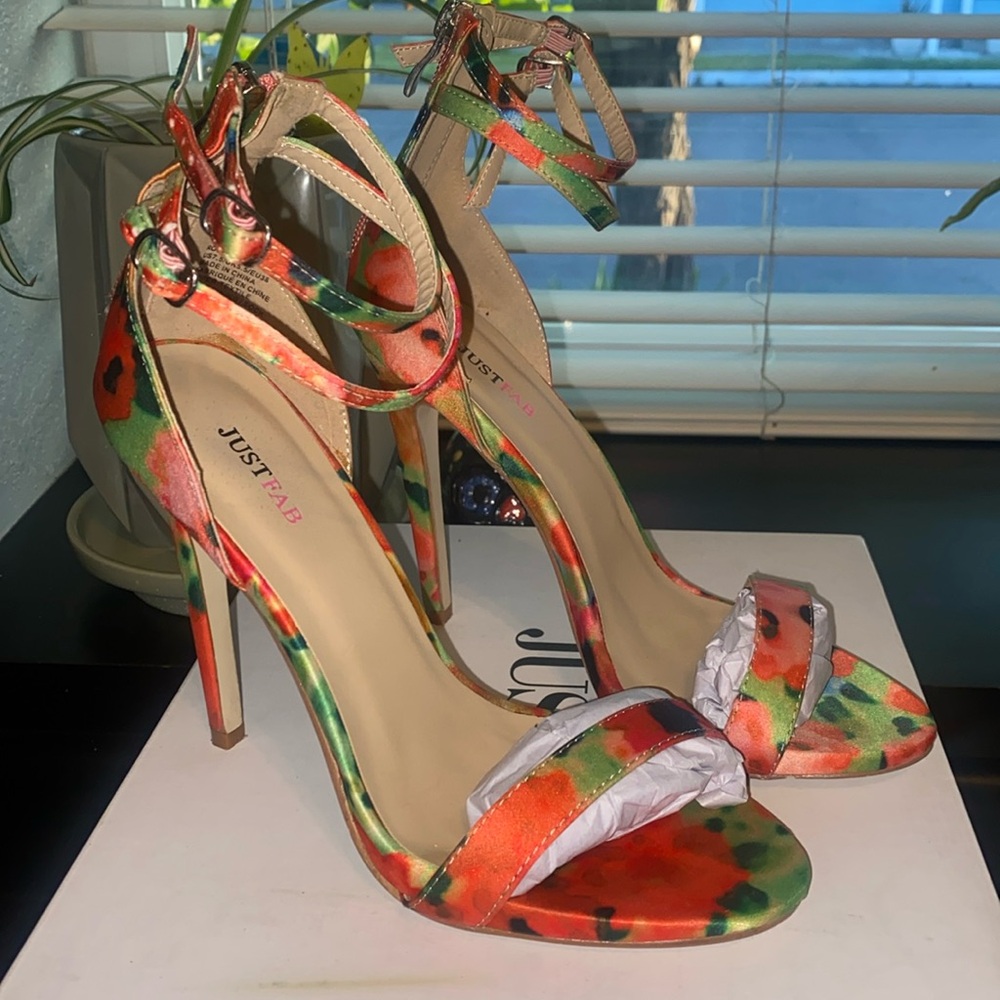 women high heels size 7.5 floral color